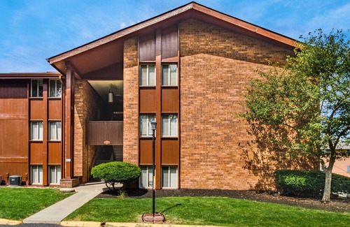 Northwest Columbus Apartment | Hancock - Resort Style Apartment with Queens Bed & Bath Tub