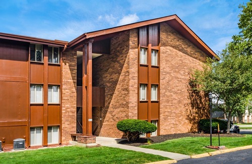 Northwest Columbus Apartment | Hancock - Resort Style Apartment with Queens Bed & Bath Tub
