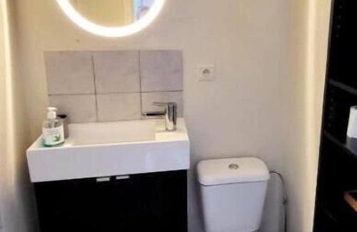Helmet Apartment | Handy Studio near Naton