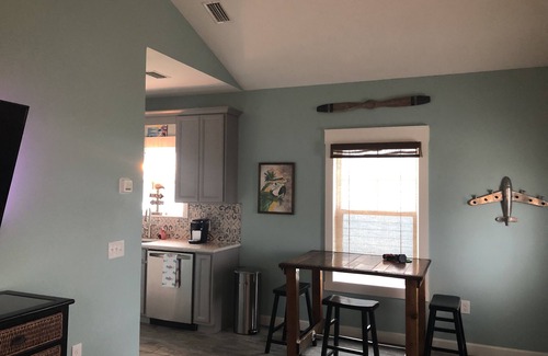 Mexico Beach Cottage | ๐โ๏ธ Hangar #13 โ๏ธ๐Pool! Pet Friendly Cottage in Mexico Beach ๐พ ๐พ