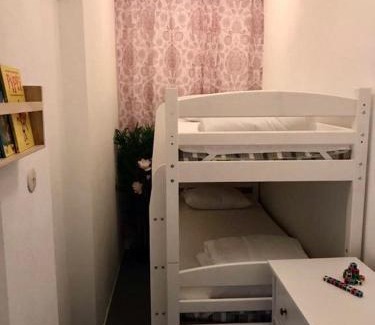 Larbro Apartment | Hangvar Skola, Biblioteket