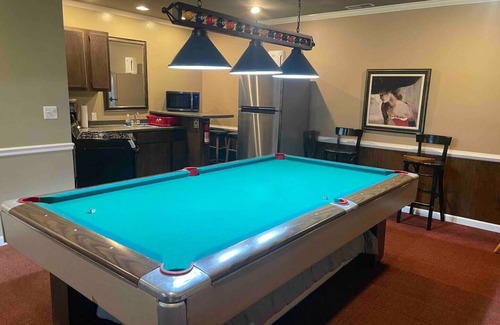 Camden Apartment | Hank Williams hang out