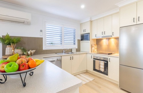 Corlette House | Hanks Corlette House, 49 Pantowora St - pet friendly, air con, boat parking, Wi-Fi