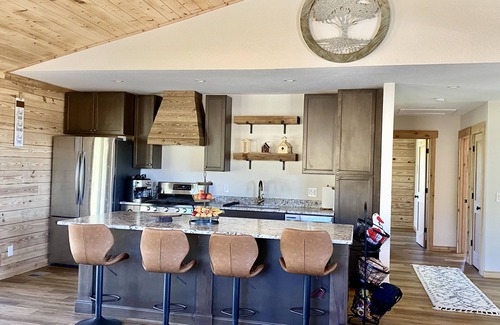 Como Cabin | Happy 5 acre cabin