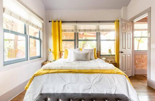 West University House | Happy Cactus Walkable 2BR by UofA and Parking