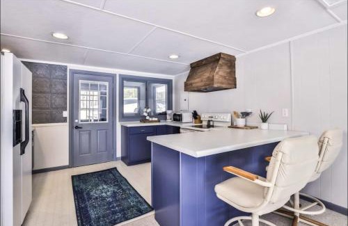 Hazelhurst Apartment | Happy Camp'r Cabin