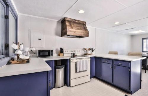 Hazelhurst Apartment | Happy Camp'r Cabin