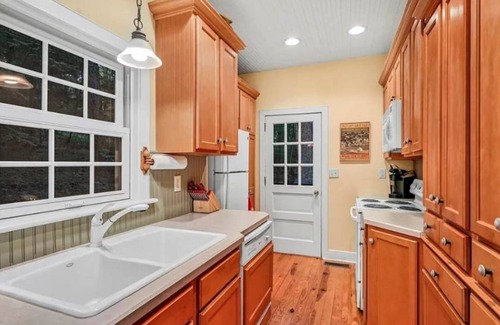 Mount Gretna Cottage | Happy on Harvardn