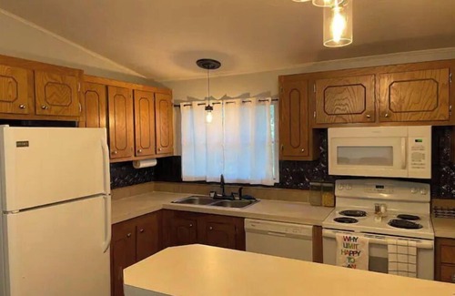 Kingston House | Happy Place in Buncombe - 1 mile to Lake Texoma