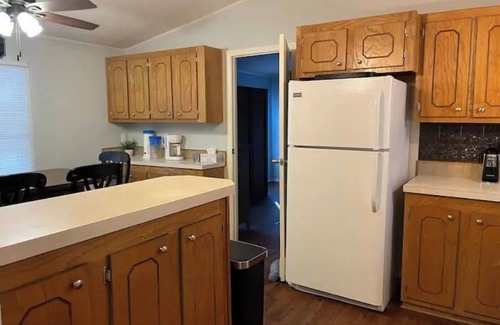 Kingston House | Happy Place in Buncombe - 1 mile to Lake Texoma