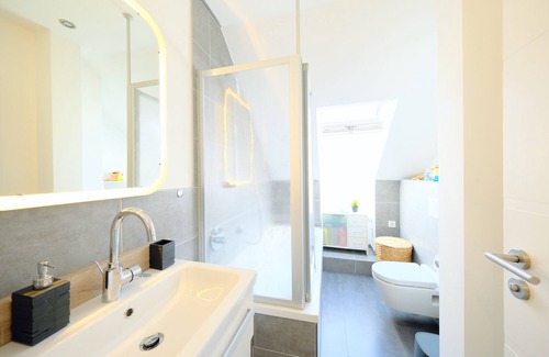 Ahlem-Badenstedt-Davenstedt Apartment | HappyBnB: naturally situated apartment with river-view, fireplace and playground