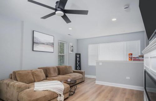 Fox Lake House | Harbor Clubhouse Modern Waterfront with Hot Tub and Pet Friendly