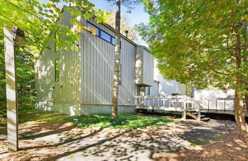 Harbor Springs Apartment | Harbor Cove #9