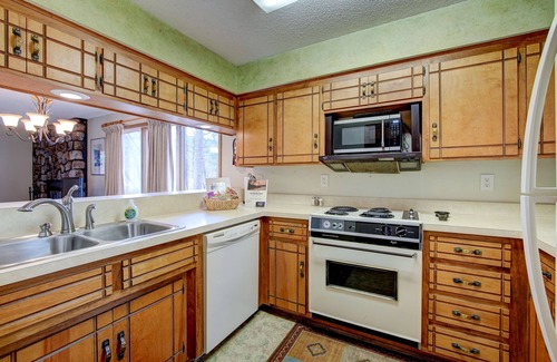 Mount Ida Condo | Harbor GetAway/12DSC Hosted by LOVR