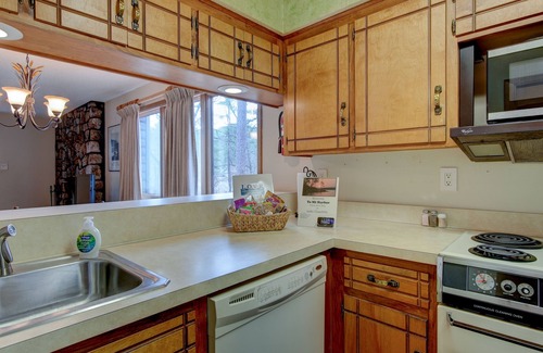 Mount Ida Condo | Harbor GetAway/12DSC Hosted by LOVR