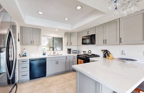 Channel Islands House | Harborside home in Oxnard with short walk to beach - bring your boat