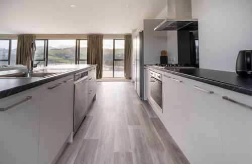 Duvauchelle House | Harbour Heights - Akaroa Holiday Home