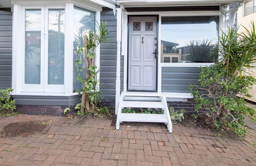 Wollongong Apartment | Harbour St. 3 Bedroom Beach House