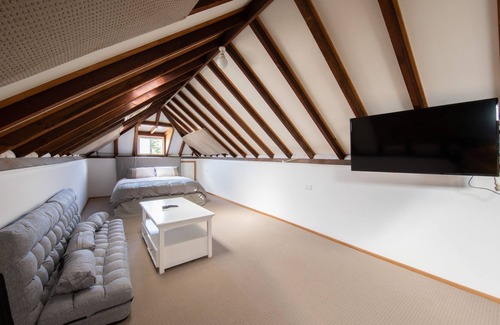 Wollongong Apartment | Harbour St. 3 Bedroom Beach House