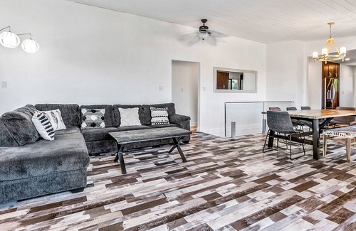 Vernon House | Harbour View Oasis: Hot tub, Firepit & Arcade Games!