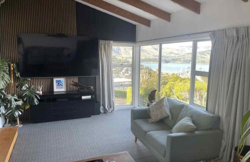 Lyttelton House | Harbour Views & Hillside Charm
