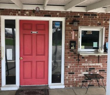 Mount Vernon Hotel | Harcourt Motel