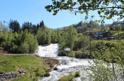 Herand House | Hardanger Rom & Harmonium "The Green B&B"