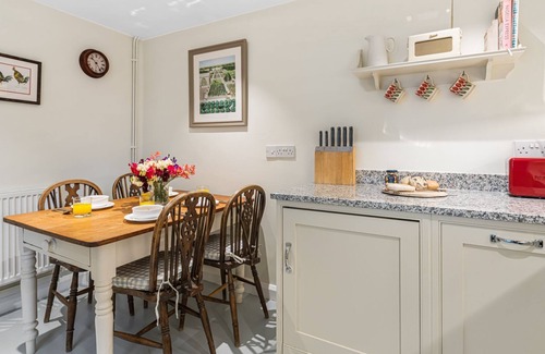 Tetbury Cottage | Hare Cottage - pet friendly near Tetbury
