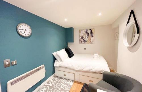 Bristol Floating Harbour Apartment | Harford House Studios 06 - Hopewell