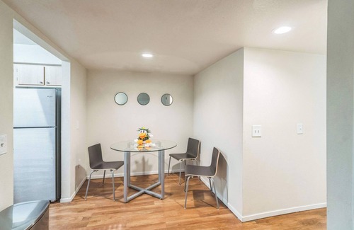 Harlow Apartment | Harlow Flat Near the Oregon Ducks