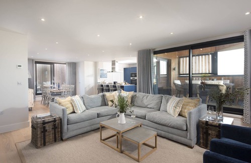 Harlyn Apartment | Harlyn Penthouse - A superb sea view duplex penthouse just metres from the beach, with two terraces