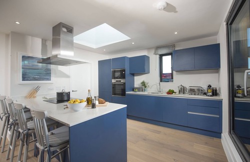 Harlyn Apartment | Harlyn Penthouse - A superb sea view duplex penthouse just metres from the beach, with two terraces