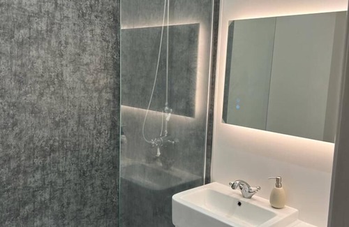 Heathrow Villages House | Harmondsworth Hall Guest House Heathrow