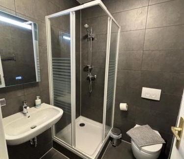 Meiningen Apartment | Harmony - 4 Schlafzimmer 2 Bäder Ganzes Apartement