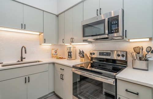 Edgehill House | Harmony Hideaway - Mins to Broadway - In Music Row