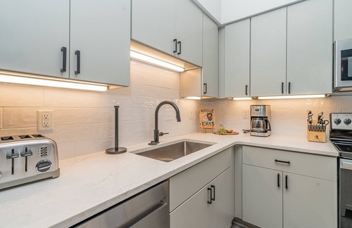 Edgehill House | Harmony Hideaway - Mins to Broadway - In Music Row