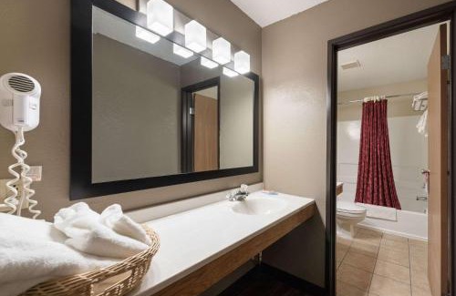 New Ulm Hotel | Harmony Inn