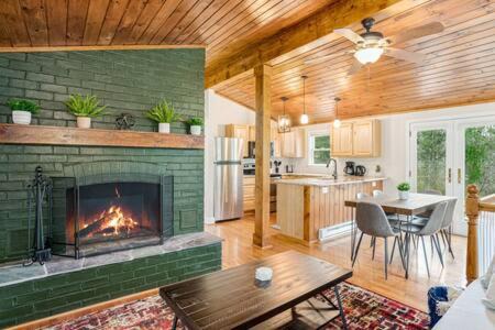 Millville Ski Chalet | Harpers Ferry Cabin Hot Tub, Deck, Fire Pit, WiFI