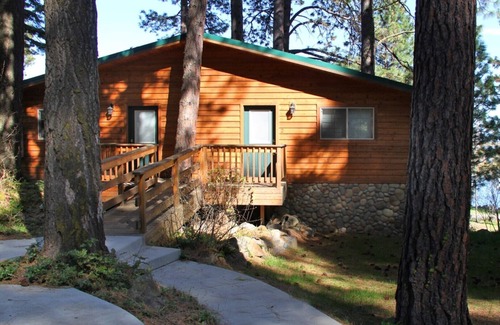 Klamath Lake Cabin | Harriman Springs Resort Cabin 3 - Cabins with a View