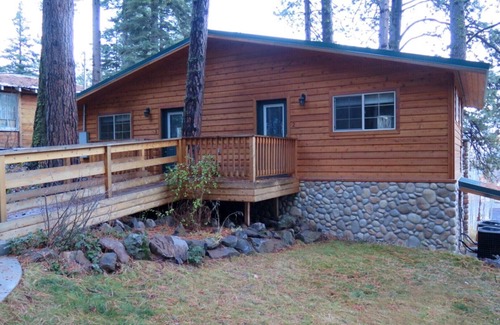 Klamath Lake Cabin | Harriman Springs Resort Cabin 3 - Cabins with a View