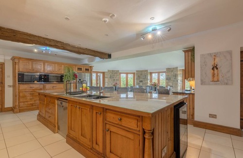 Ripley House | Harrogate House Retreat - Sleeps 31, Steam Room, 2 Hot tubs