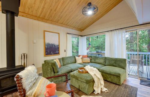 Burley House | Harstine Island Cabin with Fire Pit Walk to Beach!