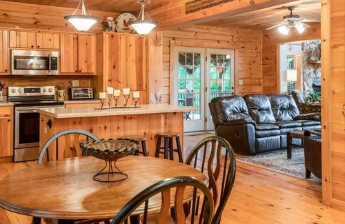 Wolf Laurel House | Hatley Pointe and Wolf Laurel Resorts-App Trail access-Views-Pool-Ski-Hike-Dine
