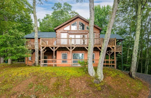 Wolf Laurel House | Hatley Pointe and Wolf Laurel Resorts-App Trail access-Views-Pool-Ski-Hike-Dine