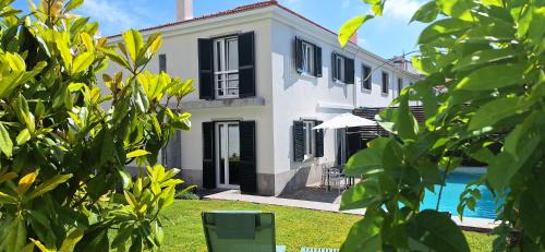 Falca Villa | Haus Abel - pool, parking and garden in the heart of Lisbon