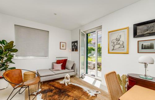 Falca Villa | Haus Abel - pool, parking and garden in the heart of Lisbon