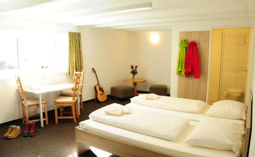 Dalaas Bed & Breakfast | Haus Gaues