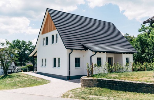 Niederberndorf House | Haus im Glück - Rechts