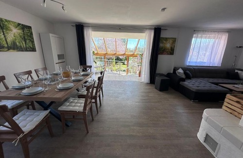 Bad Doberan Apartment | Haus Ostseesprung - Fewo Sarah Hochparterre gratis WLAN, Parkplatz und gem Garten