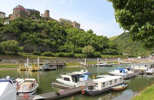 Sankt Goar Boat Rental | Hausboot Bounty